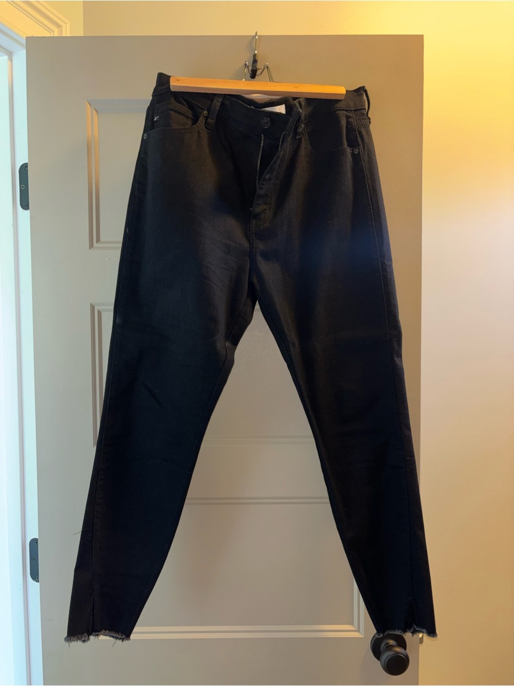 KanCan Black Cropped Ankle Jeans